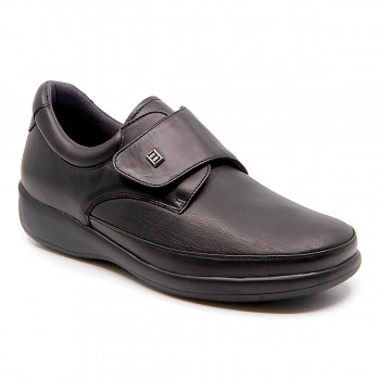 Zapato de señora horma ancha de piel elástica, con velcro, color Negro.